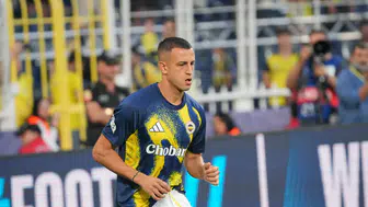 Kadıköy’de Avrupa Gecesi: Fenerbahçe’nin Roma Mesaisi ve Tribünlerdeki Görsel Şölen