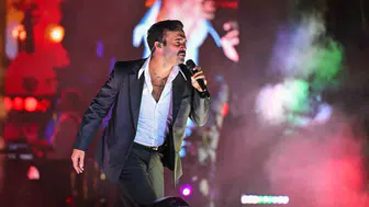 İzmir Fuarı'nda unutulmaz gece: Sahne ortasında gelen sürprizle şaşkına döndü