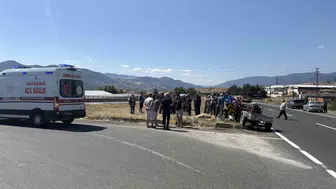 D-100 karayolunda can pazarı: Traktör ve otomobilin karıştığı kazada 9 kişi yaralandı