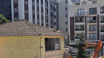 Aliağa'nın eğitim hafızası silindi: Yarım asırlık okul binası tarihe karıştı
