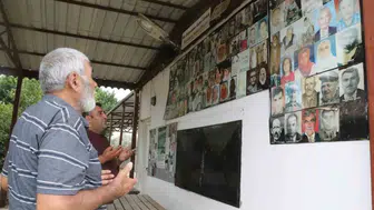 Antalya'nın bu köyünde meydandaki duvara bakanlar geçmişiyle buluşuyor