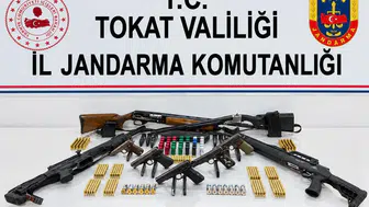 Tokat'ta jandarmadan şafak operasyonu: Cephanelik gibi evler boşaltıldı