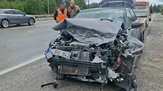 Şile Yolu'nda korkutan kaza: Bariyerlere çarpan otomobil hurdaya döndü