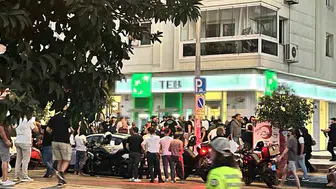İzmir'de banka şubesinde dehşet anları: Annesinin ikna çabasıyla sona eren rehine krizi