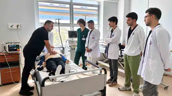 Geleceğin doktorları ADÜ'de gerçeği aratmayan acil durum senaryolarıyla ter döktü
