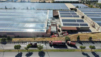 Kayseri Organize Sanayi Bölgesi'nde korkutan alevler: Tekstil deposu küle dönüyor