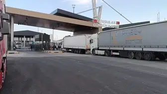 İran sınırında kilometrelerce süren bekleyiş: Gürbulak'ta tır trafiği kilitlendi