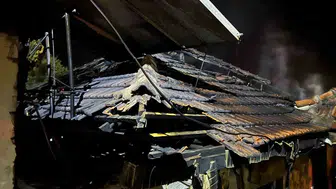 Bucak'ta gece yarısı dehşeti: Müstakil ev alevlerin arasında kaldı