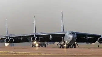 İngiltere'deki stratejik üssün yanı başında patlayıcı paniği: Köy boşaltıldı