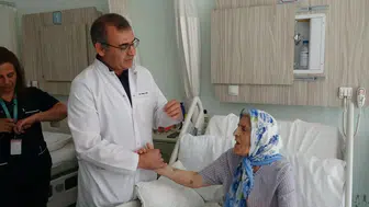 Açık ameliyat imkansızdı: 76 yaşındaki hastaya dünyada nadir görülen mucizevi müdahale