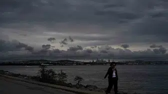 İstanbul'un tarihi silüeti gri bulutların gölgesinde kaldı: Kartpostallık anlar