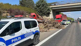 Emniyet şeridinde tamir girişimi faciayla bitti: Aracın altına giren sürücü hayatını kaybetti
