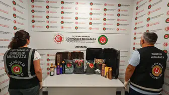 Antalya Havalimanı'nda zehir tacirlerine 71 milyon liralık darbe