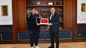 Ringin altın kızları Trabzon'a gururla döndü