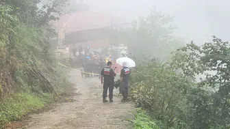 Trabzon'da korkutan heyelan: Beton kırma çalışması yaparken toprak altında kaldı
