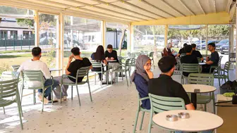 Efeler'de öğrencilerin yeni buluşma noktası: Yurt Kafe dolup taşıyor
