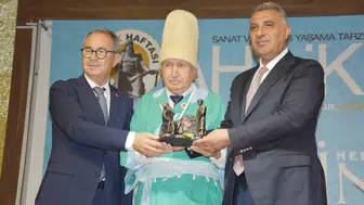 11 yaşında lastik pabuçlarla başladı, yarım asrı devirip Manisa'nın Ahisi oldu
