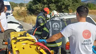 Denizli'de trafik dehşeti: İki araç çarpıştı, beş kişi hastanelik oldu
