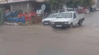 Develi'de aniden bastıran sağanak hayatı felç etti