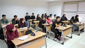 Bursa'da üniversite hayali kuran gençler için ücretsiz eğitim seferberliği start aldı