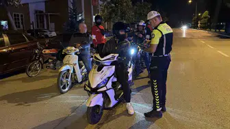 Bolu sokaklarında gece operasyonu: Motosiklet sürücülerine sıkı takip