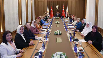 Yerel yönetimlerin kadın temsilcileri AK Parti Genel Merkezi'nde ağırlandı
