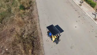 Adana'nın kavurucu sıcağı dondurmacının imdadına yetişti: Güneşten enerji, tepeden gölge