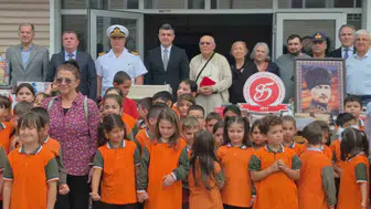 Şehit Üsteğmenin silah arkadaşları Bartın'da vefa nöbetinde: Minik öğrencilere anlamlı hediye