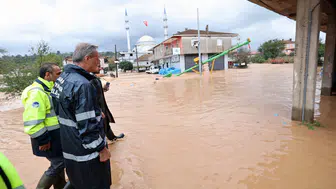 Sakarya'da 27 yılın en büyük felaketi: Dere yatakları taştı, hayat durma noktasına geldi