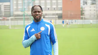 Çaykur Rizespor'da Ali Sowe'un basın toplantısında beklenmedik anlar: Sırılsıklam oldu