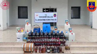 Eskişehir'deki evde şaşırtan manzara: Mutfak değil kaçak içki fabrikası