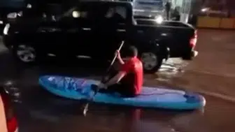 Sağanak yağışla sular altında kalan sanayi sitesinde şaşırtan görüntü