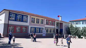 Sivrihisar'da okul zili çaldı: Miniklerin büyük günü