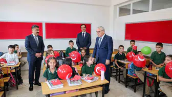 Sivas'ta 113 bin öğrenci için ziller çaldı: Yeni dönemde kardeşlik vurgusu