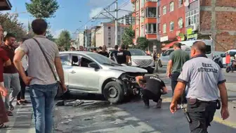Güngören'de dehşet anları: Kontrolden çıkan araç kaldırımdaki yayaları biçti