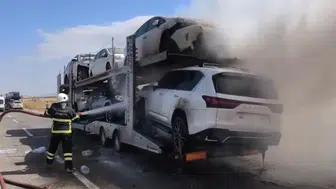 Doğubayazıt'ta korku dolu anlar: Otomobil yüklü TIR alevlere teslim oldu