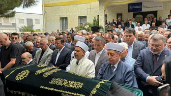 İzmir siyasetinde hüzünlü veda: Burhan Özfatura son yolculuğuna uğurlandı