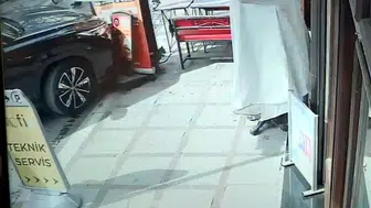 Edirne'de şaşkına çeviren kaza: Alkometreyi üflemek yerine içine çekti