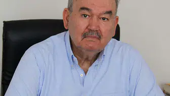İzmir siyasetinin duayen ismi Burhan Özfatura'dan acı haber: Yoğun bakımda yaşam mücadelesi veriyor