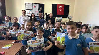 Yüksekova'da üniformalı kahramanlar minik misafirlerini ağırladı