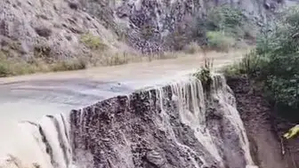 Ardahan'da doğa öfkesini gösterdi: Yollar çöktü, köyler sular altında kaldı