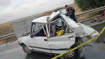 Eskişehir yolunda feci kaza: Tırın biçtiği otomobilden acı haber geldi