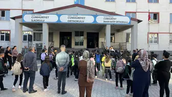 Yüksekova'da okul zili çaldı: 30 bin öğrenci için heyecanlı bekleyiş sona erdi