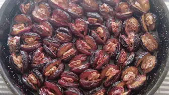 Tarlada 4 liraya alıcı bulamayan ton eriği kışlık lezzet şölenine dönüşüyor