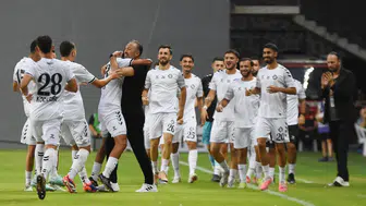 İzmir derbisinde kritik randevu: Tribünler boş, sahada gençlerin sınavı var
