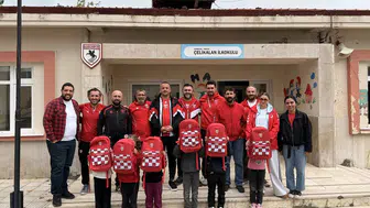 Samsunspor sevgisi kırsaldaki öğrencilerin okul heyecanına ortak oldu