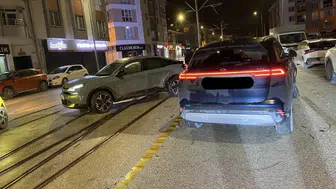 Eskişehir'de raylı sistemde kaza paniği: Ulaşım durdu