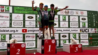 Pedalların efendileri Akhisar'da tarih yazdı: 13 madalyalık büyük başarı