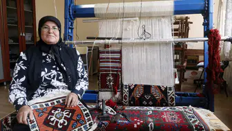 13 yaşında kendi evini inşa ettiren zanaatkar: Halı tezgahında geçen bir ömür