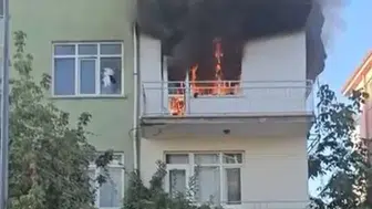 Elazığ'da korku dolu anlar: Apartman dairesi alevlere teslim oldu